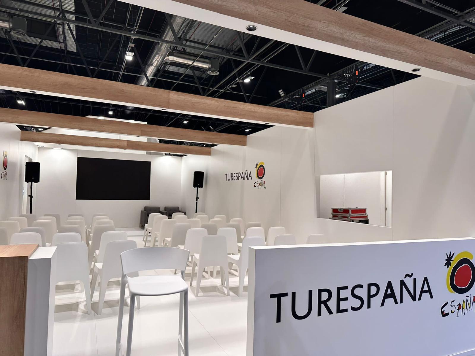 Proyecto TURESPAÑA 2025 sala montaje snakewood<br />
