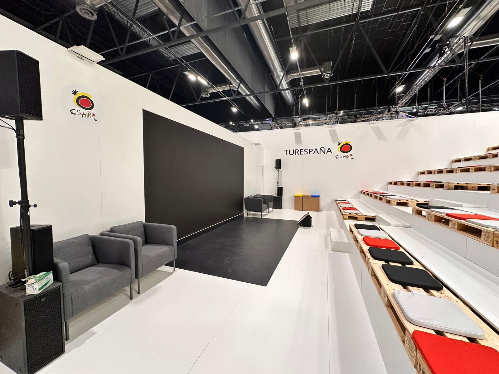 Proyecto TURESPAÑA 2025 Montaje Stand Snakwood