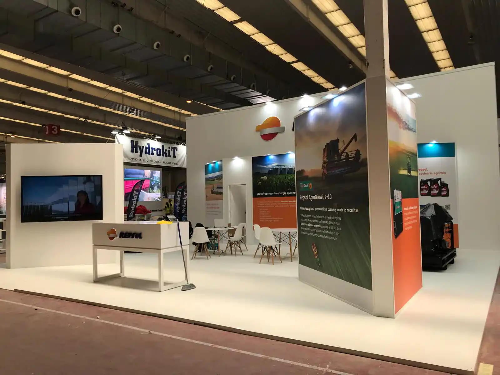 Stand de feria terminado por Snakewood con diseño personalizado y montaje profesional